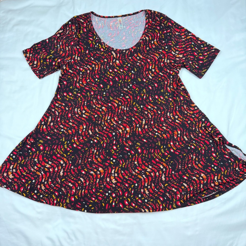 LuLaRoe Perfect T Top Womens Medium Black Red Abstract Geometric Flare Tunic
